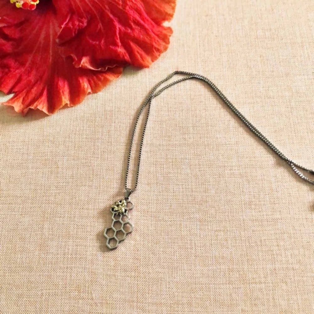 New Silver & Gold Honey Bee 🐝 Honeycomb Necklace